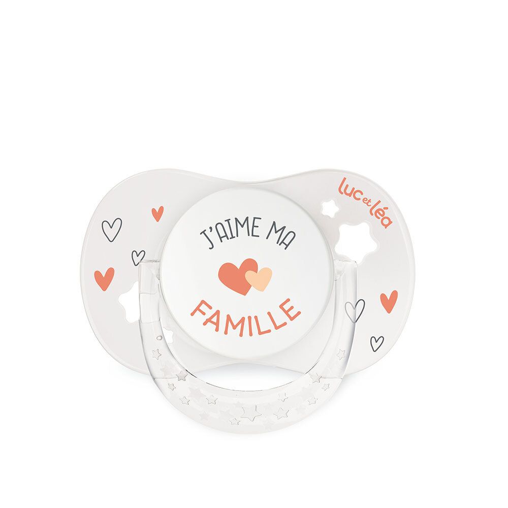Weißer anatomischer Schnuller mit Aufdruck: „J'aime ma famille“. Marke: Luc et Léa.