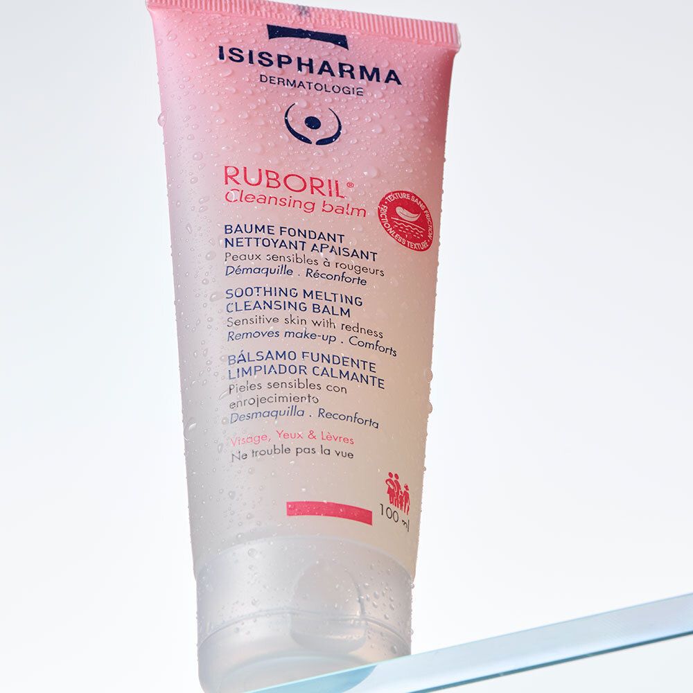 Tube rose avec logo ISISPHARMA et nom du produit RUBORIL Cleansing balm. Gouttes d'eau sur le tube.