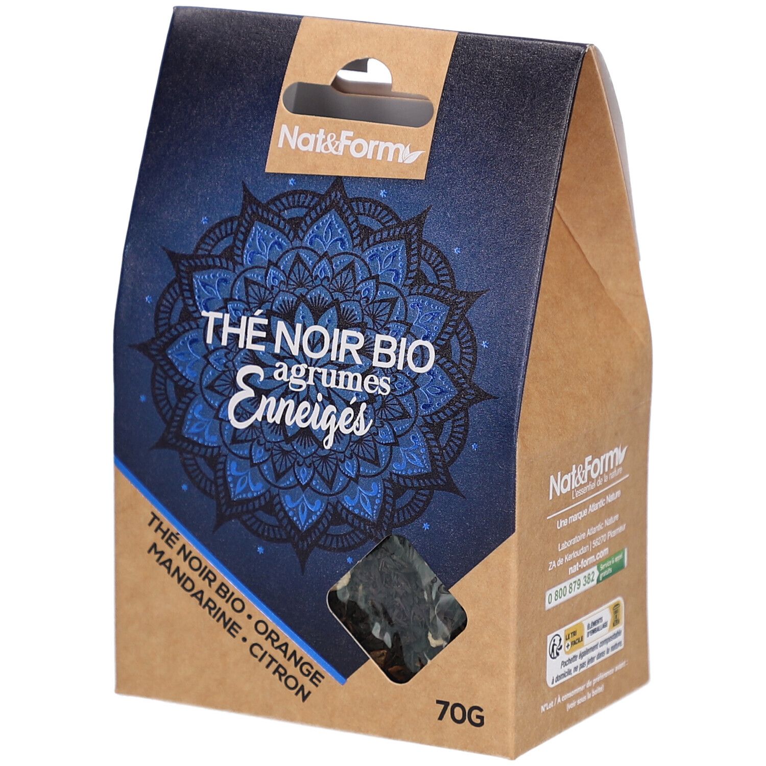 Boîte en carton avec motif mandala bleu. Texte: Thé noir bio Agrumes enneigés, 70g. Marque: Nat&Form.