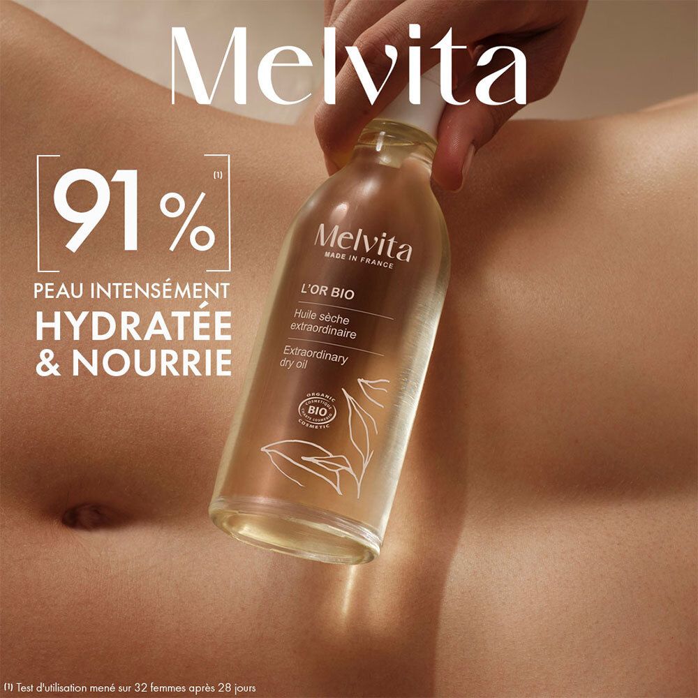 Melvita L'Or Bio Ölflasche. 91% hydratisierte und genährte Haut. Flasche wird über dem Körper gehalten.