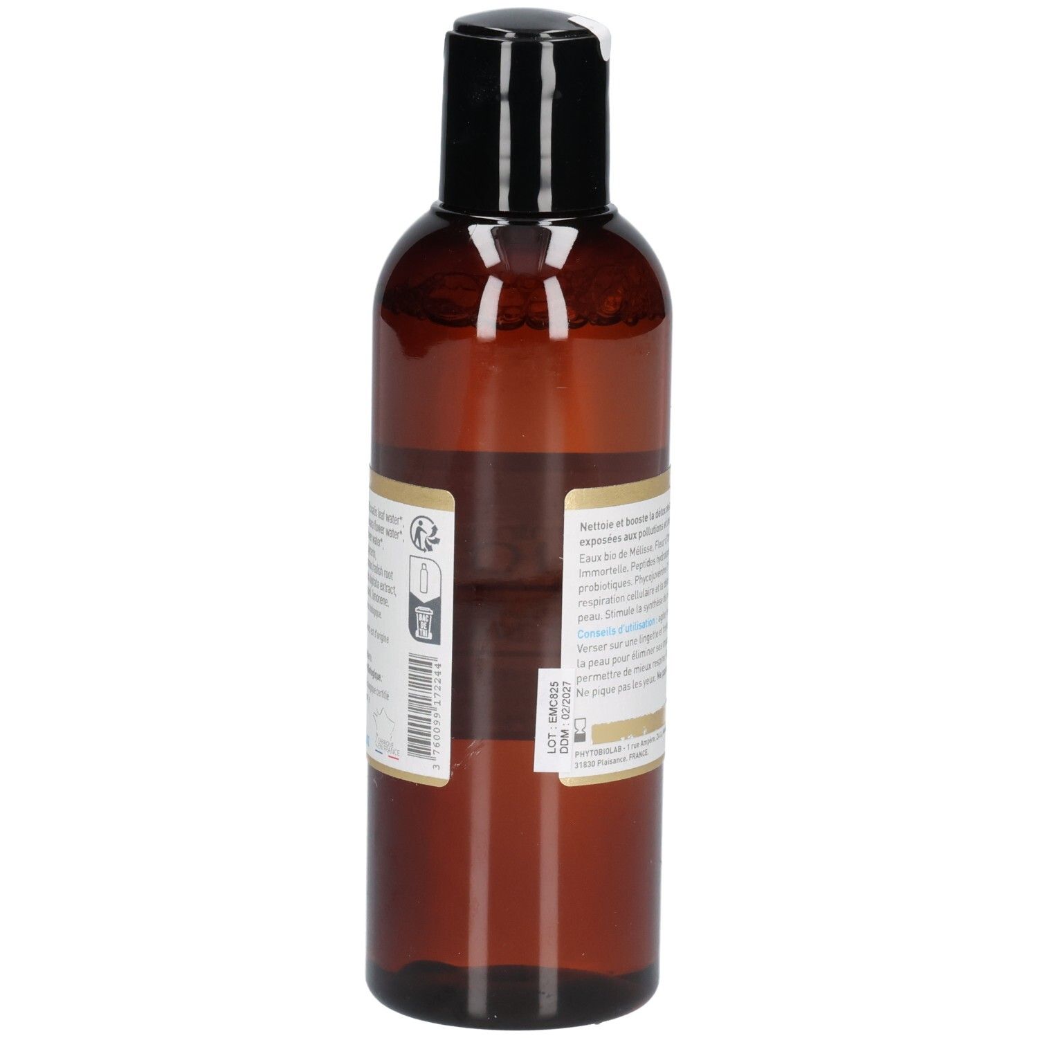Seitenansicht einer braunen Flasche mit Etikett, Barcode und Chargennummer.
