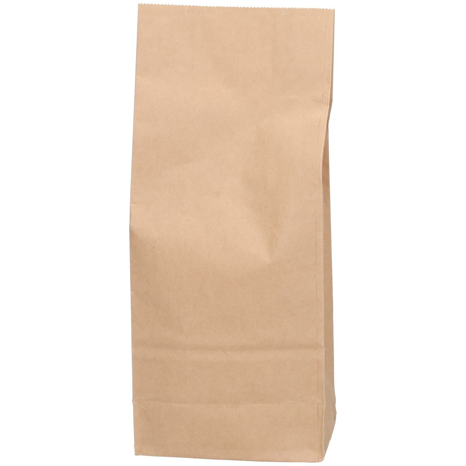 Braune Papiertüte, leer. Vorderansicht einer ungefüllten, braunen Papiertüte. Oberseite offen, Unterseite geschlossen.