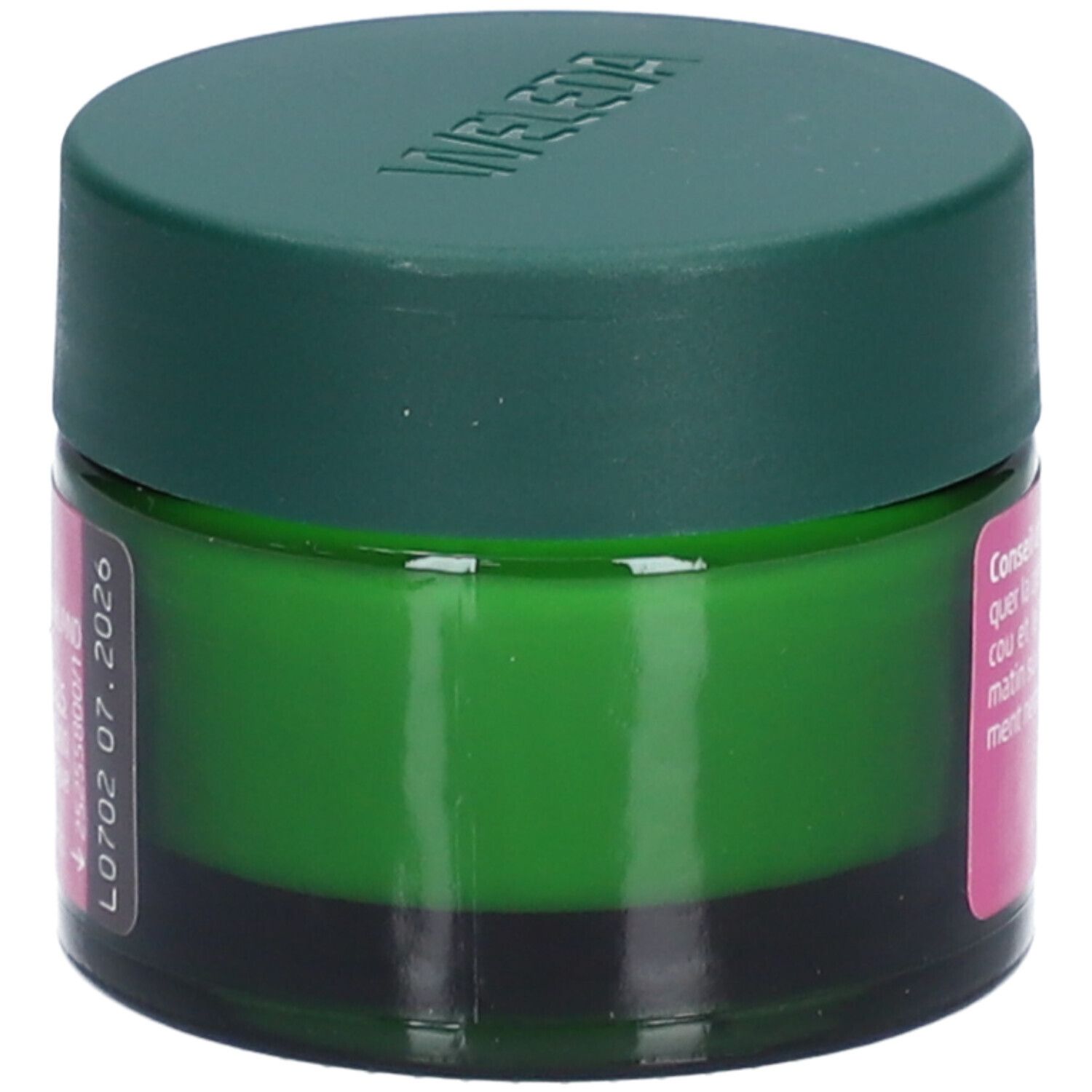 Grünes Glas mit grünem Deckel. Rosa Etikett mit Produktinformationen. Text: Crème de Jour Lissante, Haltbarkeitsdatum L0702 07.2026.