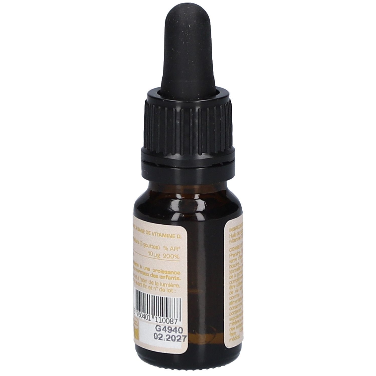 Flacon en verre brun avec compte-gouttes noir. Étiquette avec informations sur le dosage de la vitamine D. Contient un code-barres et une date de péremption.