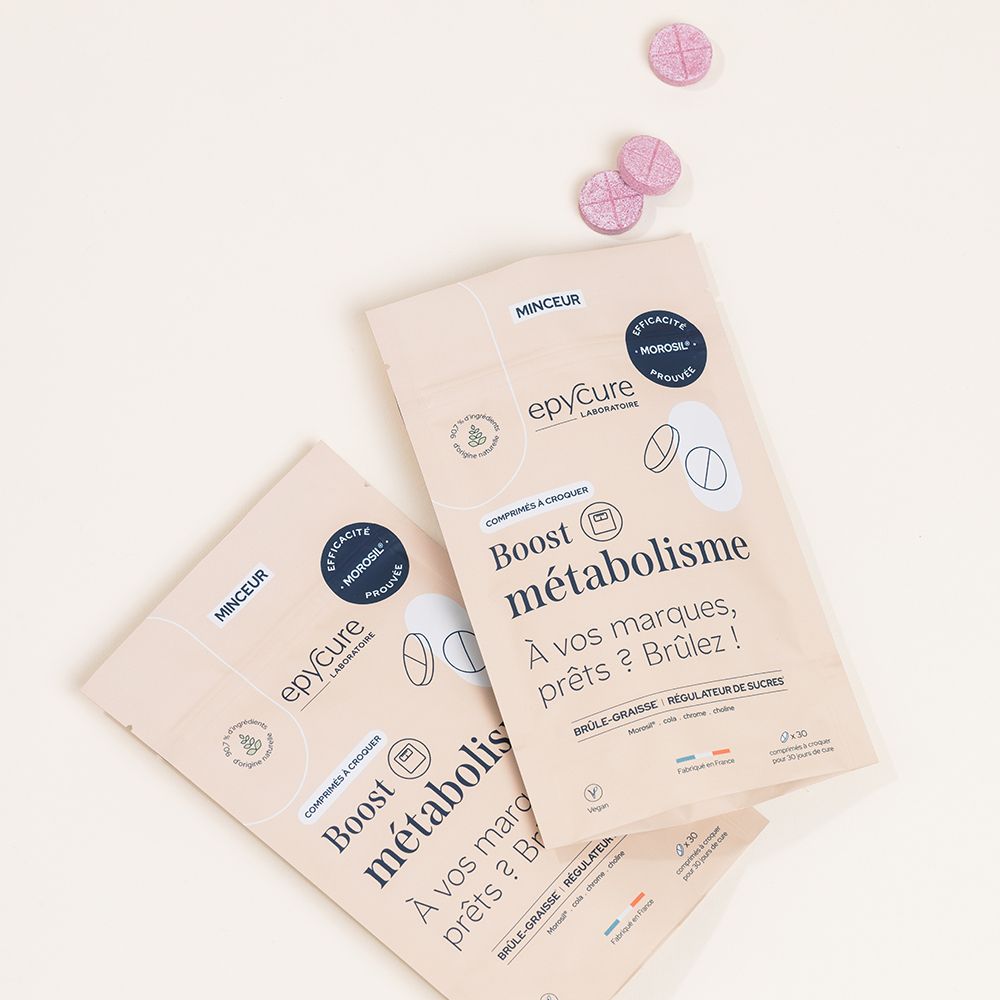 Plusieurs sachets de comprimés. Inscription: Epycure, Boost métabolisme. Comprimés roses tombent.