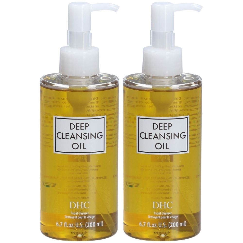 Deux flacons transparents avec liquide jaune et pompe blanche. Étiquettes avec "DEEP CLEANSING OIL" et logo "DHC".