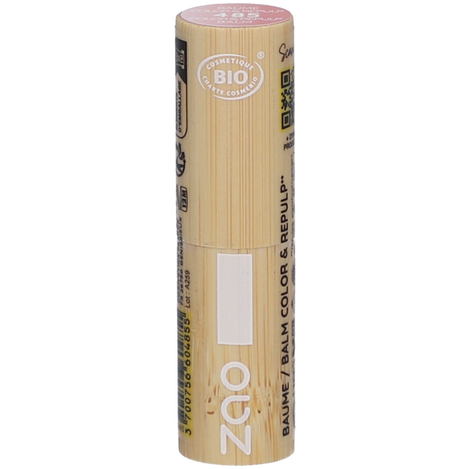 Tube de baume à lèvres cylindrique en bois. Rose en haut, avec des inscriptions. Visible : logo ZAO, BAUME / COLOR & REPULP, numéro de couleur 405.