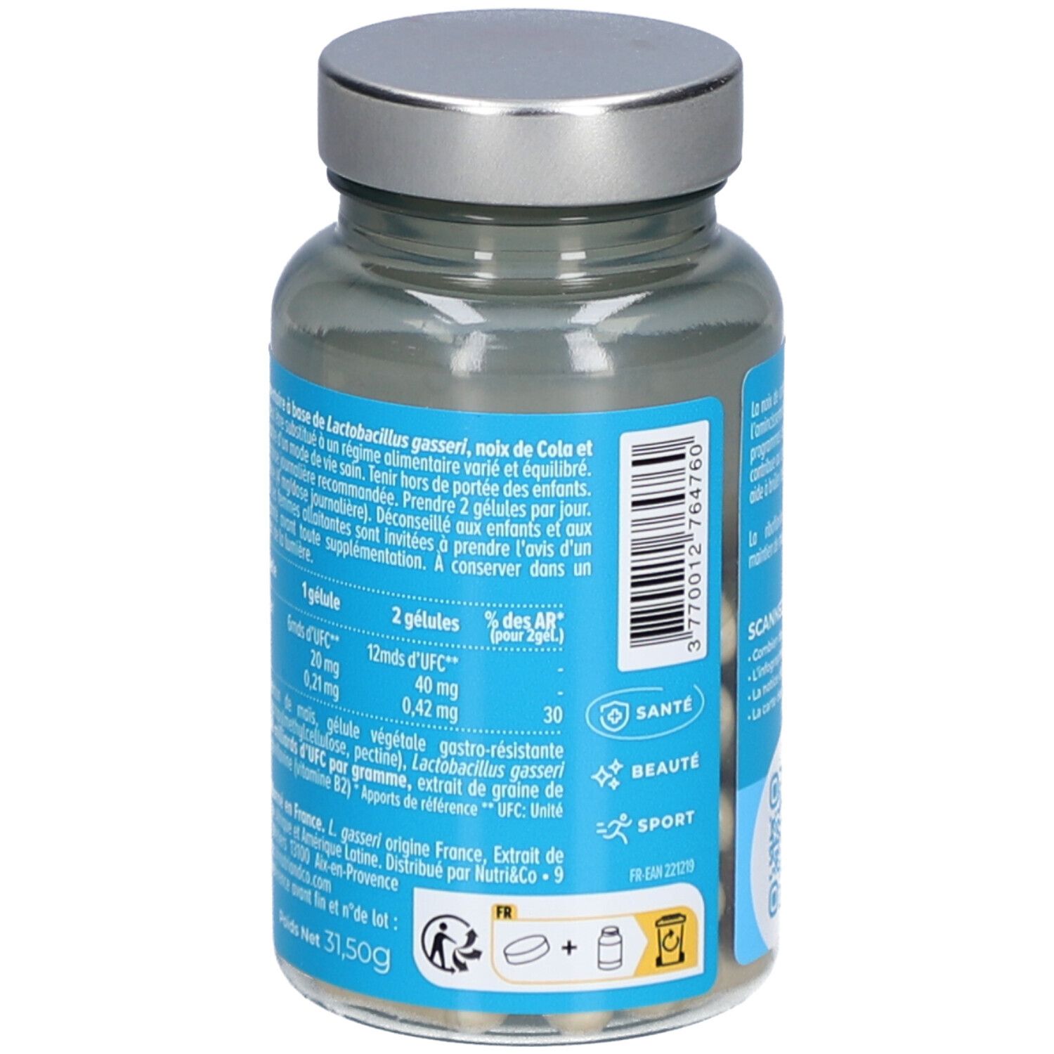 Nahaufnahme der Produktinformationen auf der Flaschenrückseite. Nährwerttabelle und Inhaltsstoffe.