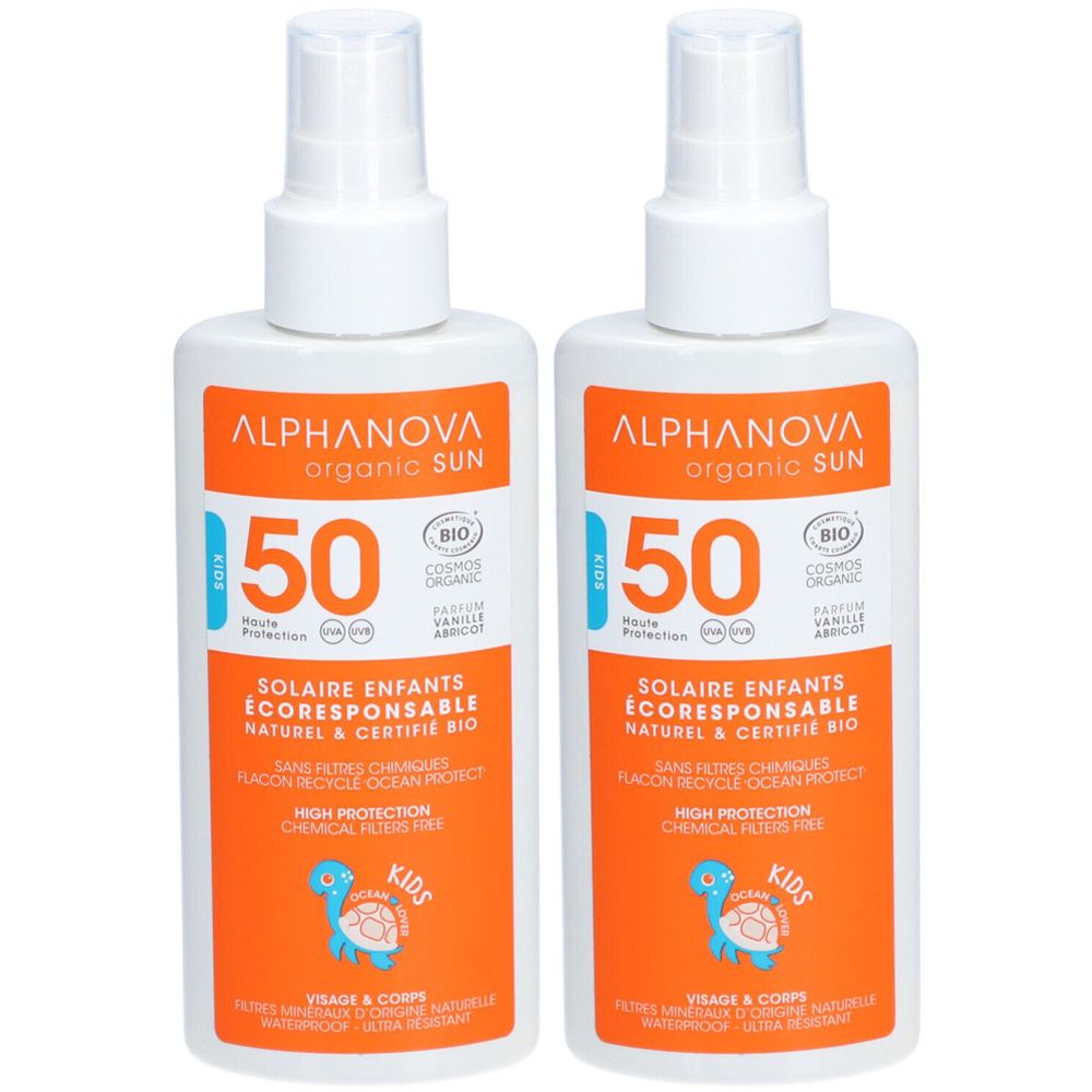 Zwei weiße Sprühflaschen mit orangefarbenen Etiketten. Aufschrift: ALPHANOVA organic SUN, 50, Solaire enfants, Bio-Zertifizierung.