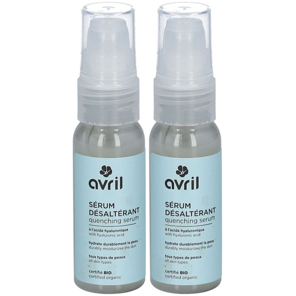 Zwei Flaschen Serum mit Sprühkopf. Aufschrift: Avril, Sérum désaltérant quenching serum, mit Hyaluronsäure. Zertifiziert Bio.