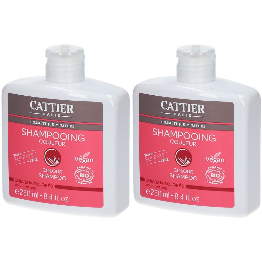 Deux flacons blancs de shampooing CATTIER Couleur. Étiquette rose avec texte et logo. Certification Vegan et Bio.