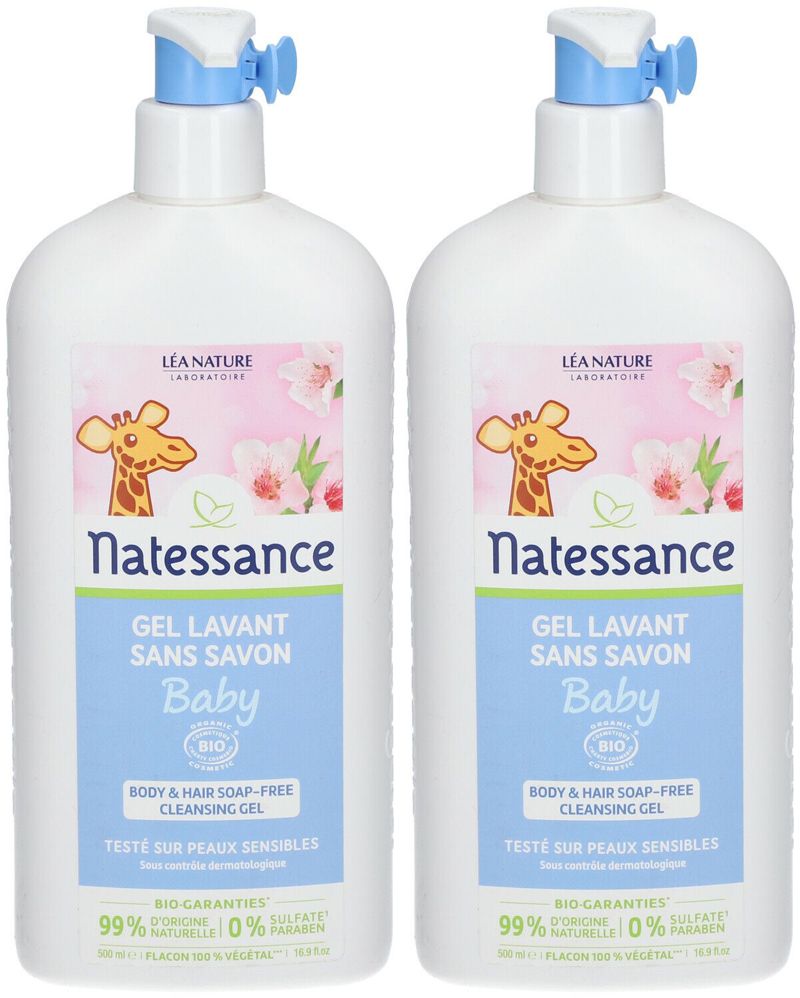 Deux flacons blancs avec pompe bleue. Inscription: Natessance Baby Gel Lavant Sans Savon. Certification Bio. Illustration girafe.