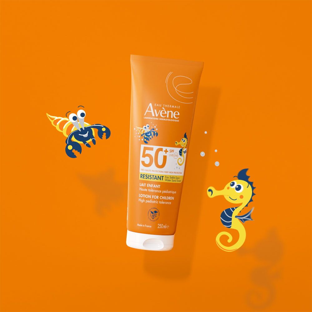Tube AVENE Lait Enfants SPF 50+ sur fond orange. Illustrations de créatures marines.