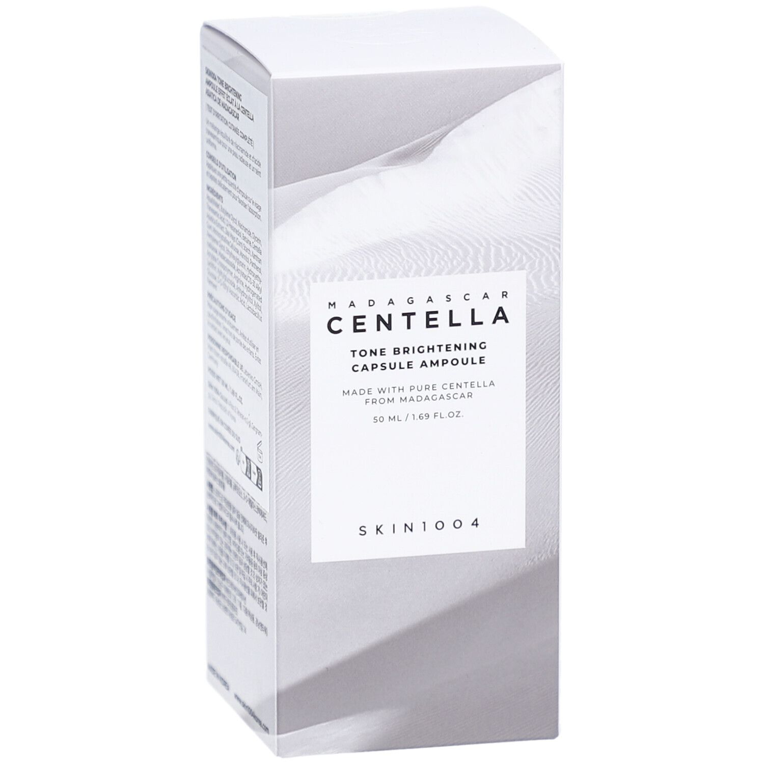 Weiße Verpackung mit Produktinformationen. Text: MADAGASCAR CENTELLA Tone Brightening Capsule Ampoule. SKIN1004 Logo.