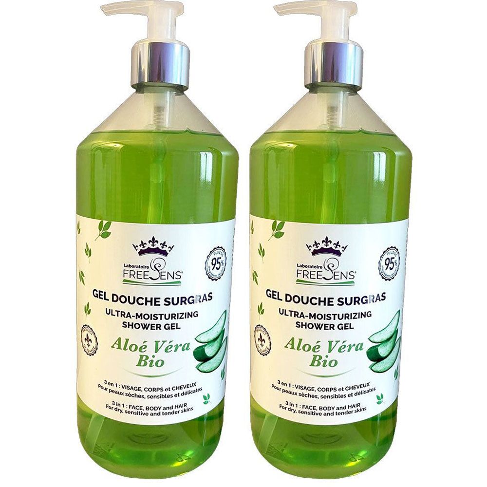 Zwei Flaschen Duschgel mit Aloe Vera. Aufschrift: FREE SENS, Gel Douche Surgras, Ultra-Moisturizing Shower Gel. Mit 95% natürlichen Inhaltsstoffen.