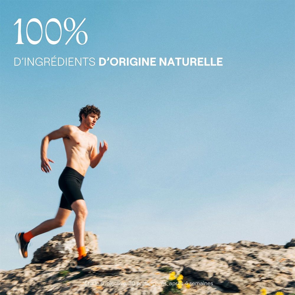 Mann läuft auf einem Berg. Text: 100% Inhaltsstoffe natürlichen Ursprungs. Blauer Himmel.