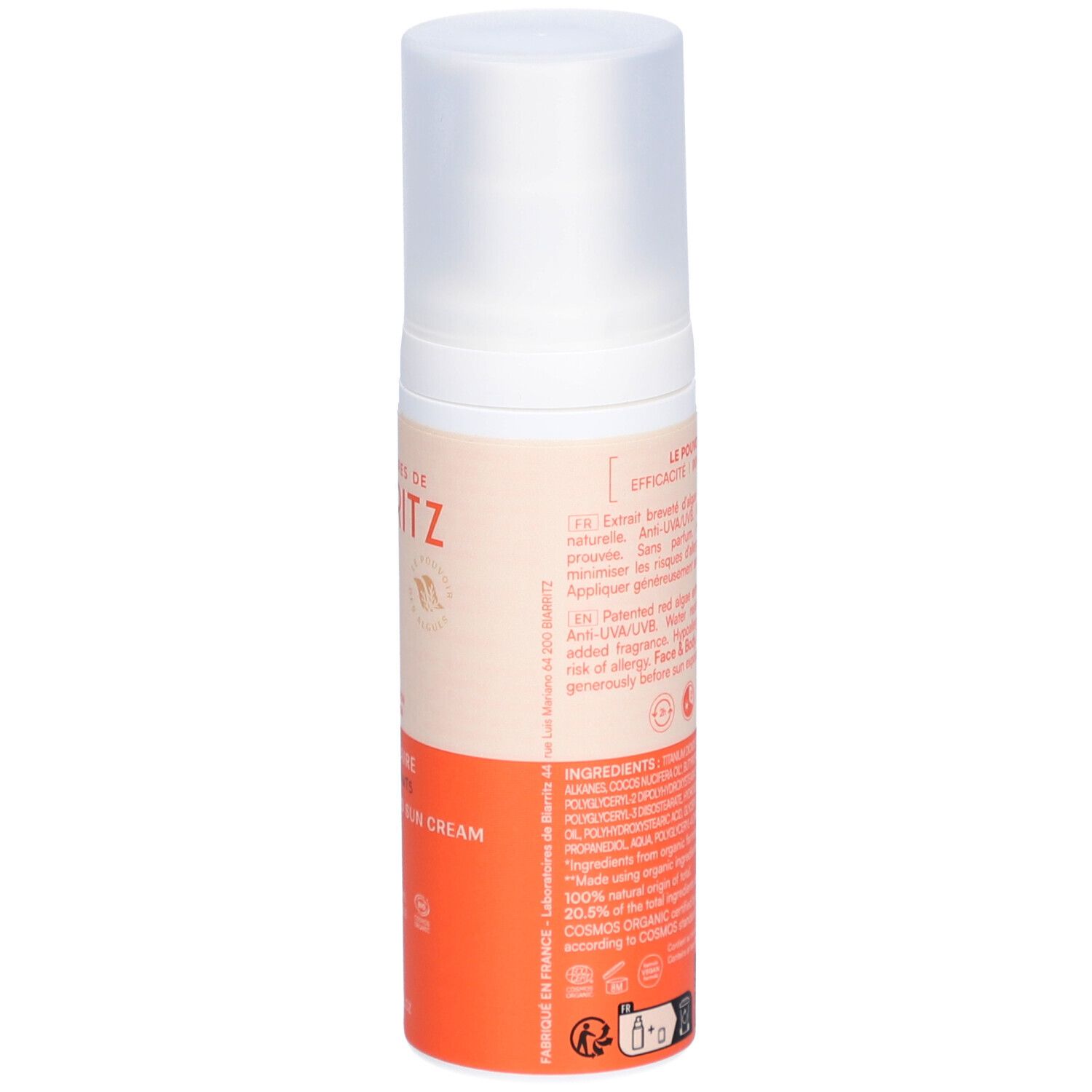 Flacon de crème solaire, côté. Distributeur blanc, partie orange. Texte: ingrédients, fabriqué en France, logo ECOCERT.