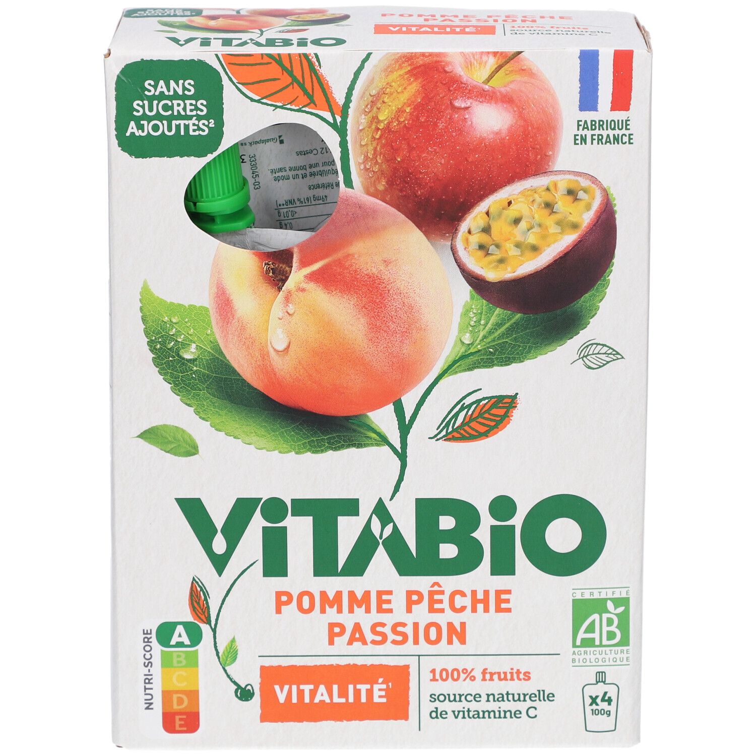 Verpackung mit Apfel-, Pfirsich- und Passionsfrucht-Illustrationen. Text: VITABIO, Pomme Pêche Passion, Vitalité, ohne Zuckerzusatz, AB-Siegel.