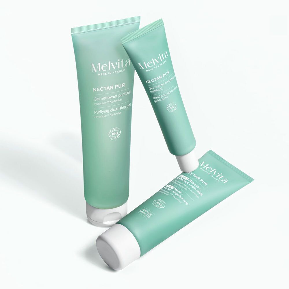 Drei Tuben. Aufschrift: MELVITA, NECTAR PUR, Gel-crème correcteur matifiant, Bio-Zertifizierung.