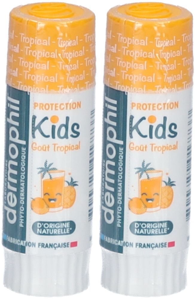 Zwei Lippenpflegestifte. Weißer Stift mit blauer Schrift. Aufschrift: Kids, Gout Tropical. Gelbe Kappe.