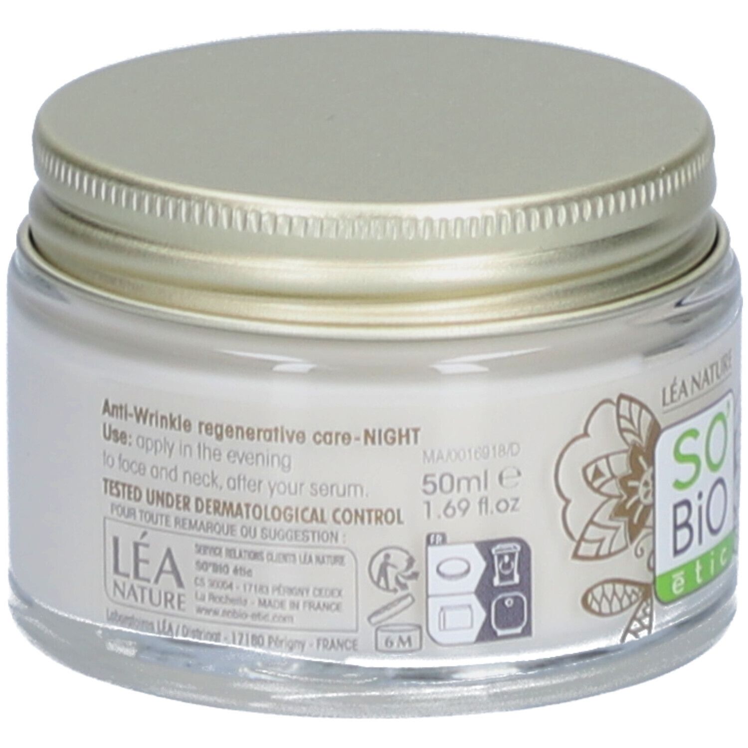 Pot de crème avec couvercle doré. Inscriptions: SO BIO etic, Léa Nature. Texte: Soin anti-rides nuit. 50ml. Testé sous contrôle dermatologique.