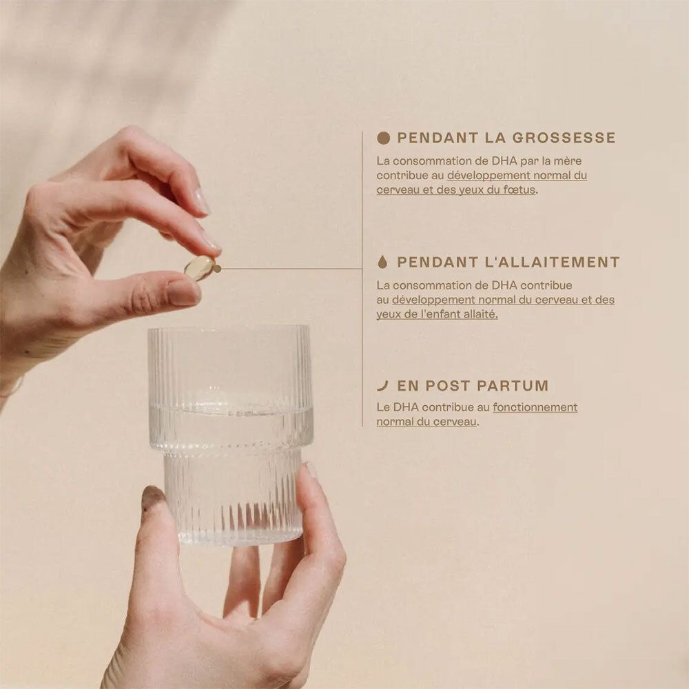 Hände halten eine Kapsel über einem Glas Wasser. Text über Schwangerschaft, Stillzeit und nach der Geburt.