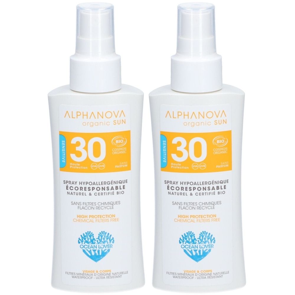 Deux flacons spray blancs Alphanova organic SUN, SPF 30. Spray hypoallergénique, certifié Naturel & Bio. Logo Ocean Lover.
