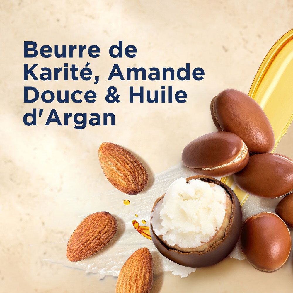 Gros plan sur des fruits de karité, amandes et d'argan, ingrédients du lait soin Le Petit Marseillais.