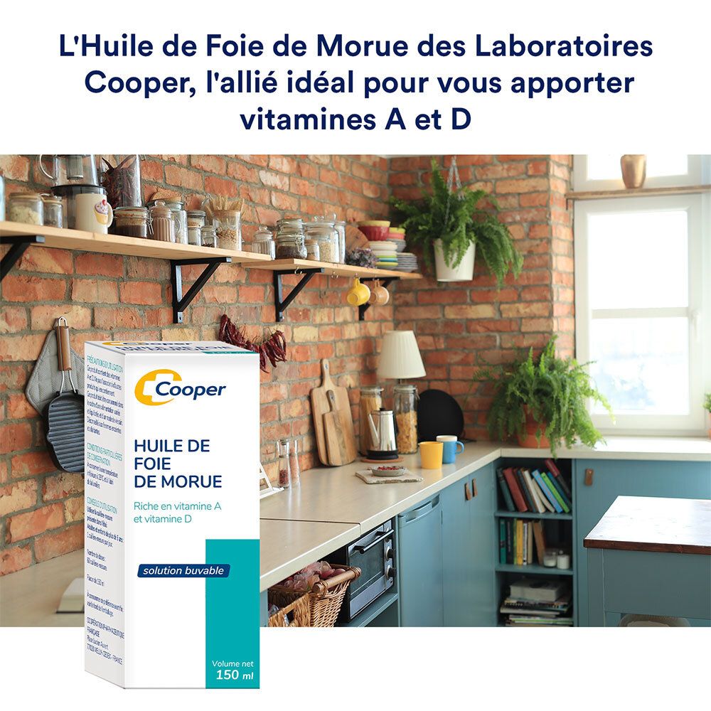 Produktverpackung auf einer Küchentheke. Umgeben von Küchenutensilien und Lebensmitteln. Cooper-Logo.