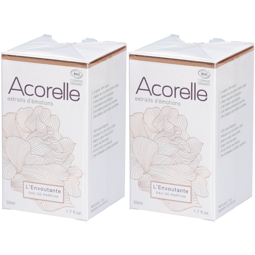 Zwei weiße Kartons mit Aufdruck. Aufschrift: Acorelle, extraits d'émotions, L'Envoutante Eau de Parfum. Mit COSMOS ORGANIC Logo.