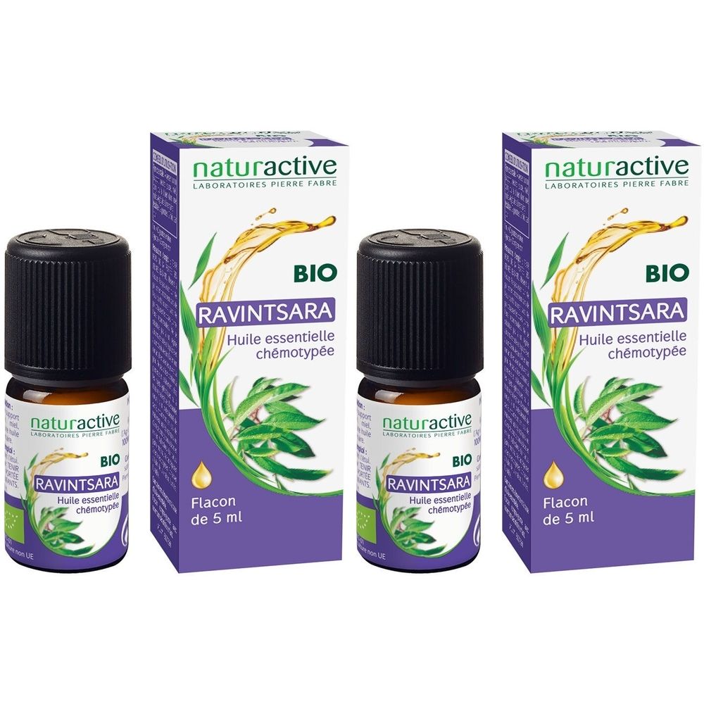 Drei Fläschchen und Verpackungen. Aufschrift: naturactive BIO RAVINTSARA. Flakon de 5 ml. Grüne Blätter und gelbe Flüssigkeit.