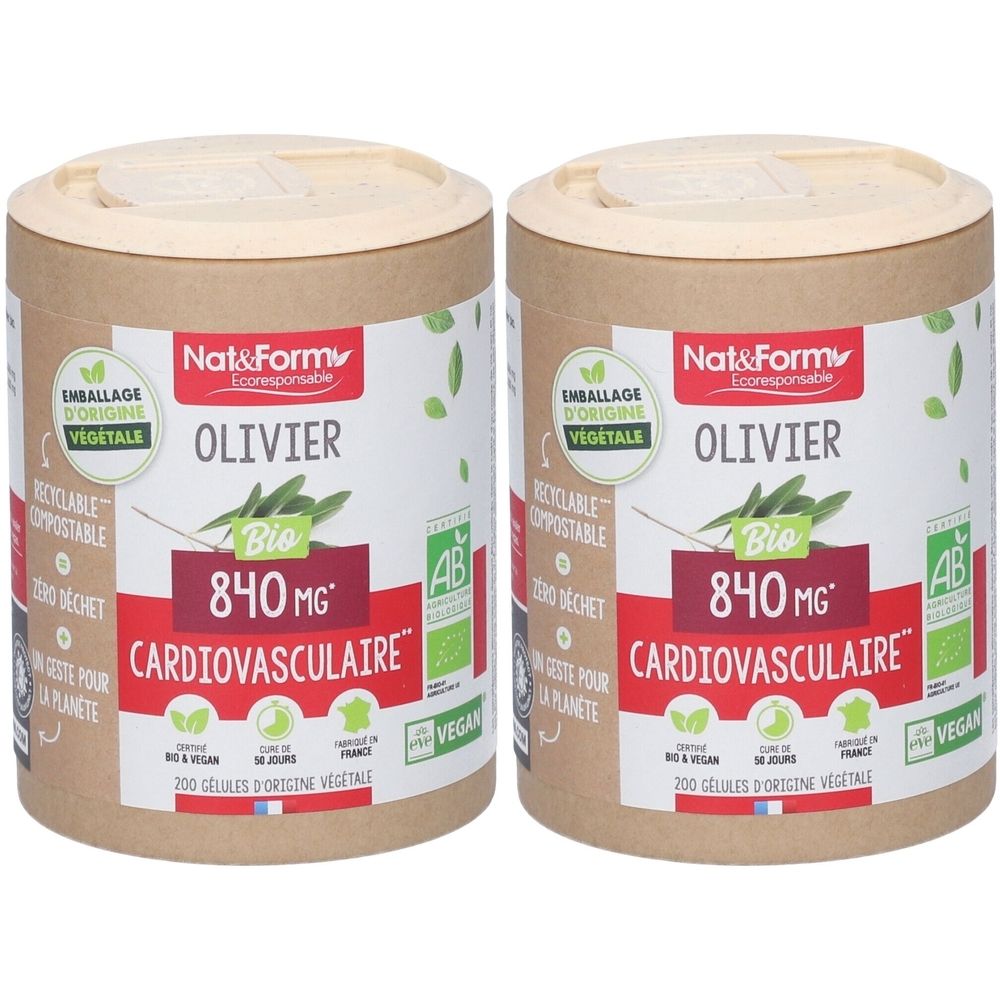 Zwei zylindrische Behälter mit Etiketten. Aufschrift: Olivier, 840 mg, Cardio-vasculaire. Bio-Siegel, Vegan-Siegel. Verpackung aus Pflanzenmaterial.