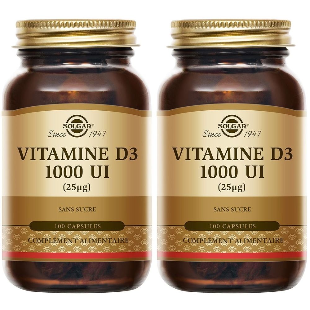 Zwei braune Glasflaschen mit goldenen Deckeln. Auf jeder Flasche steht "VITAMINE D3 1000 UI" und "100 CAPSULES". Marke: SOLGAR.