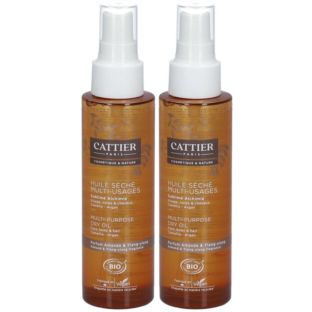 Zwei Flaschen Cattier Huile sèche multi-usages Sublime Alchimie. Braune Glasflaschen mit weißem Sprühkopf. Aufschrift: BIO, vegan.