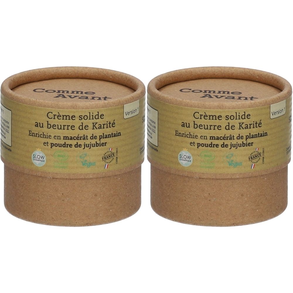 Zwei zylindrische Behälter aus braunem Karton. Aufschrift: Crème solide au beurre de Karité. Mit Slow Cosmétique-Zertifizierung.