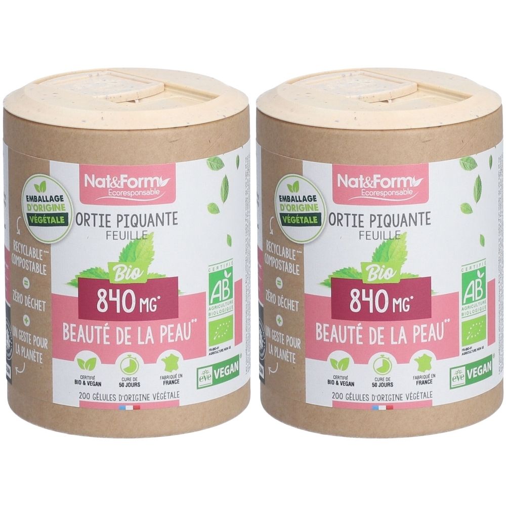 Deux boîtes cylindriques avec couvercles. Inscription : Nat&Form, Ortie Piquante, Bio, 840 MG, Beauté de la peau. Certification Vegan.