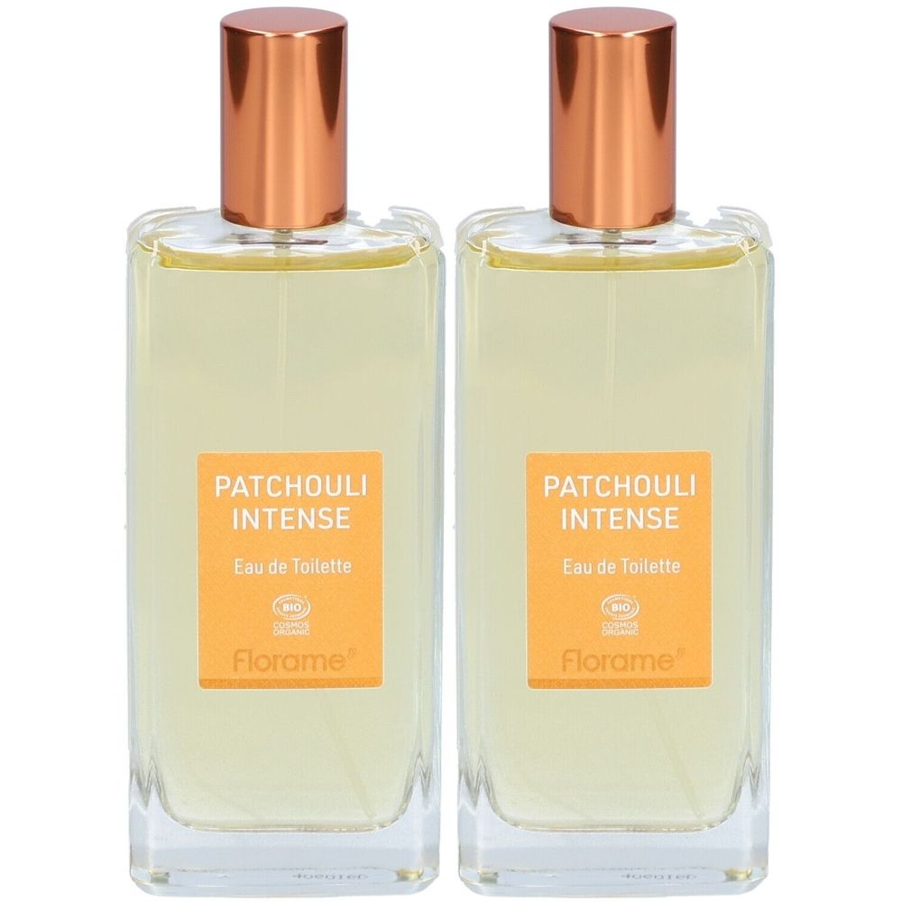 Zwei rechteckige Glasflakons mit kupferfarbenen Deckeln. Aufkleber mit "Patchouli Intense Eau de Toilette" und Logo.