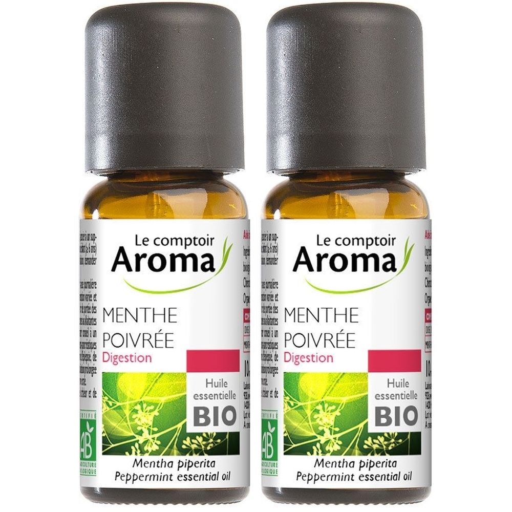 Zwei kleine Glasflaschen mit schwarzem Deckel. Auf den Etiketten steht "Le comptoir Aroma Menthe Poivrée Digestion Huile essentielle BIO".