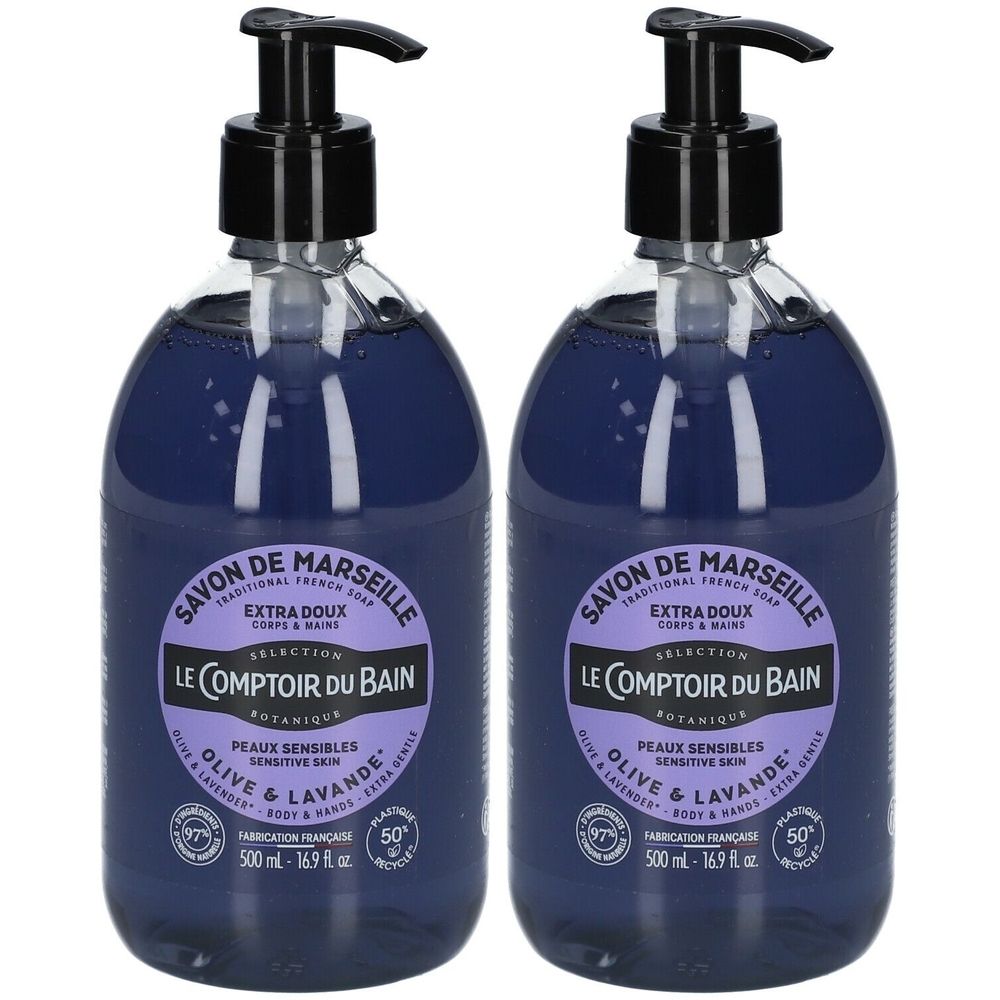 Zwei Flaschen Savon de Marseille, mit schwarzem Pumpverschluss. Etikett mit Produktnamen, Inhaltsstoffen und Volumen.