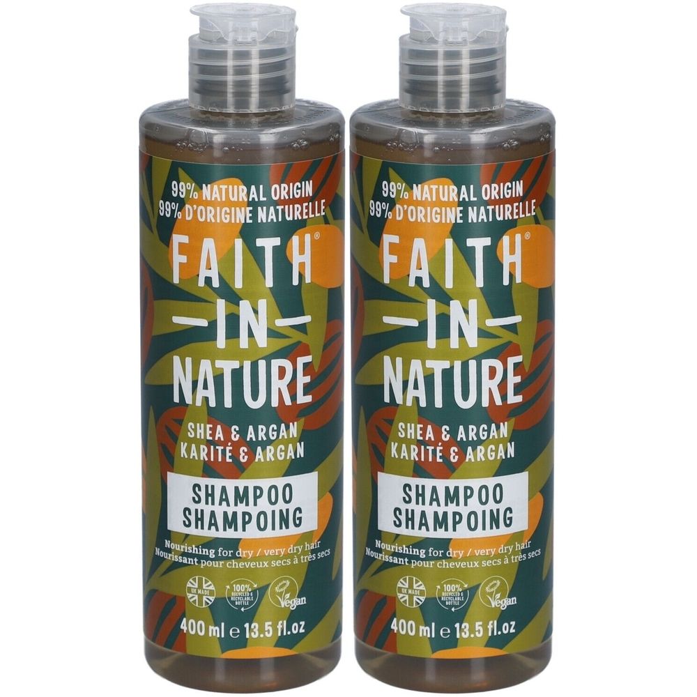 Zwei Flaschen Shampoo. Aufschrift: FAITH IN NATURE, Shea & Argan, Shampoo. 99% natürlichen Ursprungs. 400 ml.