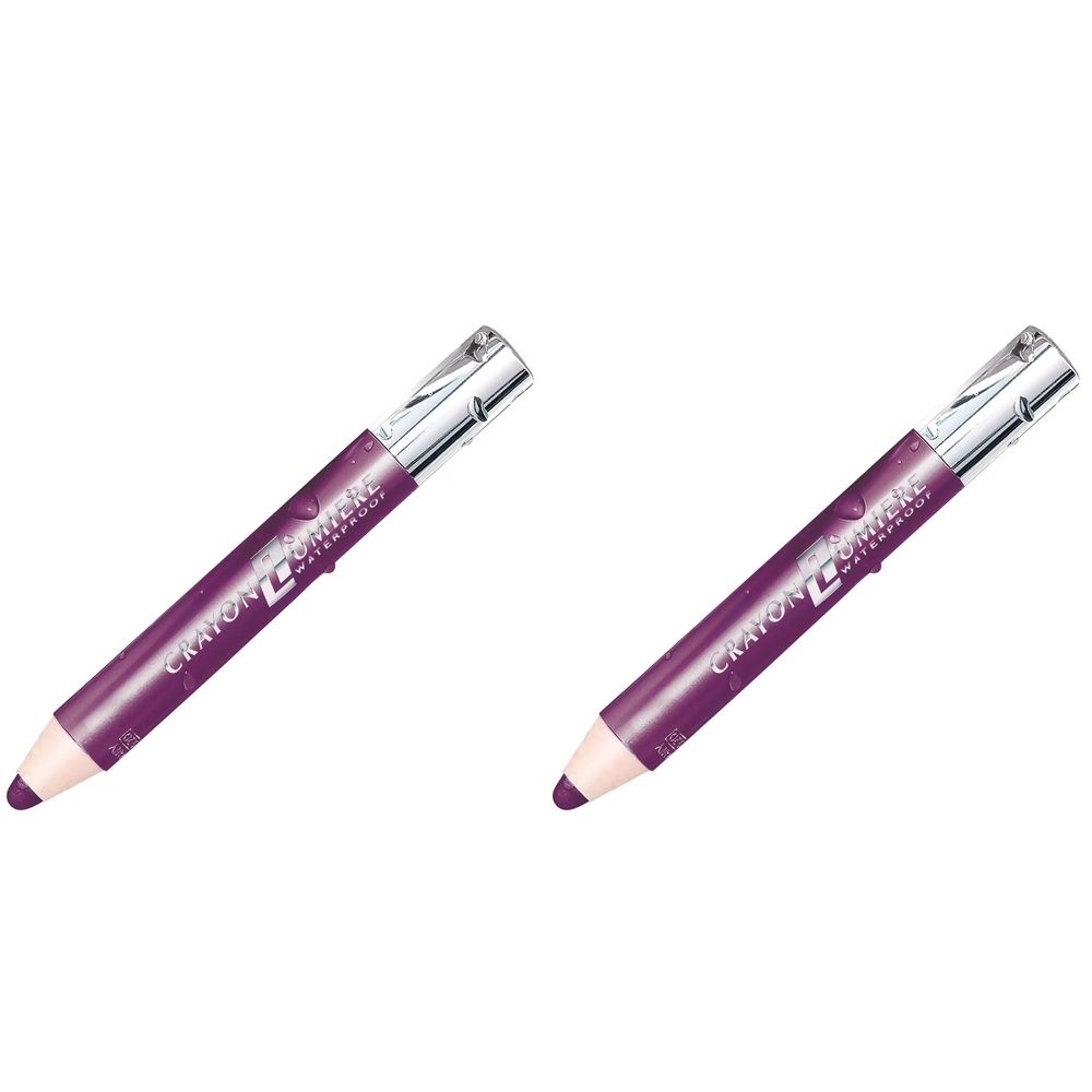 Deux crayons pour les yeux violets avec des capuchons argentés. Le texte sur les crayons indique "Crayon Lumière Waterproof".