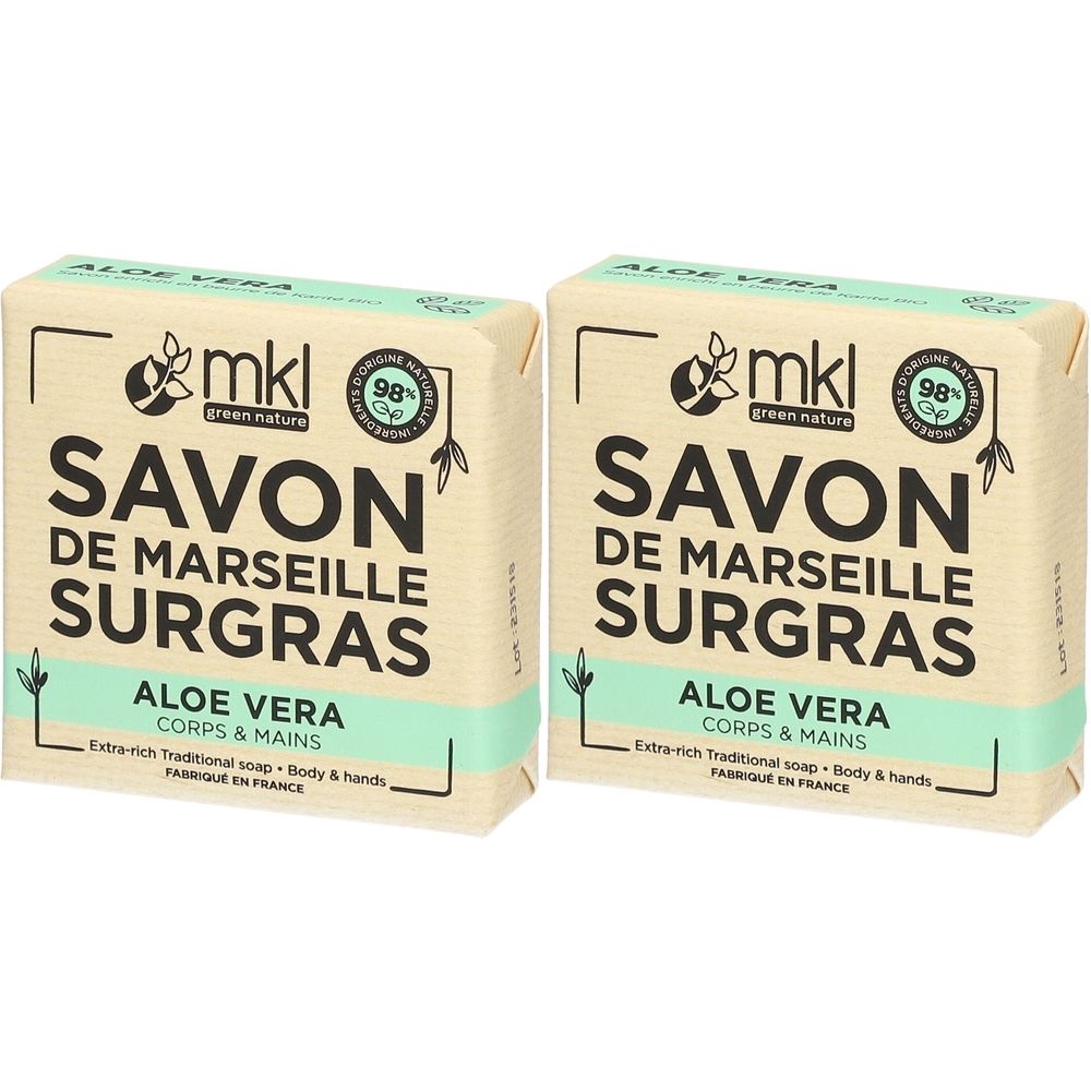 Deux savons SAVON DE MARSEILLE SURGRAS, Aloe Vera. Emballage avec accents verts et logo. Inscription '98%' et 'Fabriqué en France'.