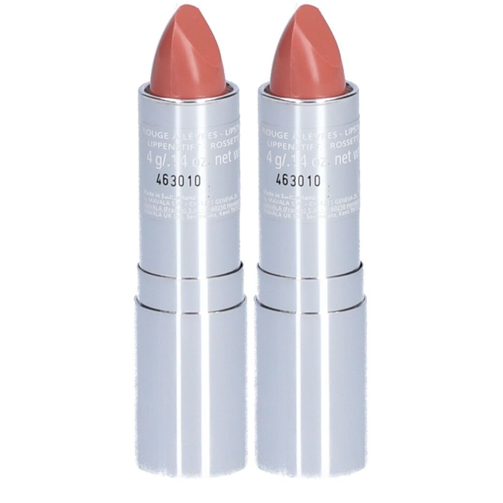 Deux rouges à lèvres roses. Étui argenté avec texte. Inscription : 4 g/ .14 oz net, 463010.