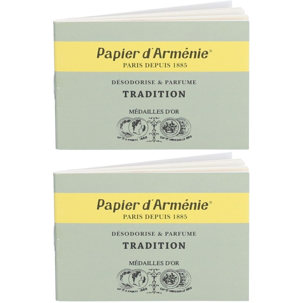 Zwei Packungen Papier d'Arménie Tradition. Hellgrüne Umschläge mit gelbem Streifen und Produktnamen. Text: Désodorise & Parfume.