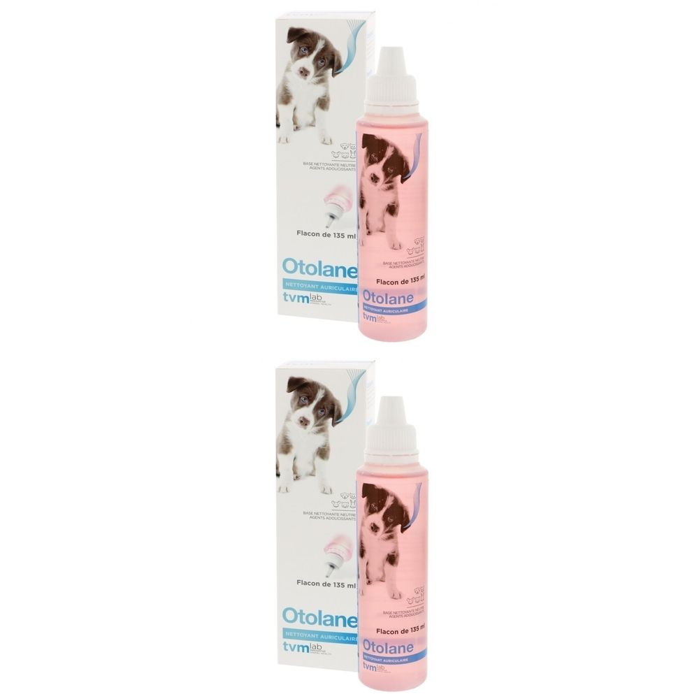 Zwei Flaschen mit rosa Flüssigkeit und Sprühkopf, neben zwei Kartons mit Welpenbildern. Aufschrift: Otolane.