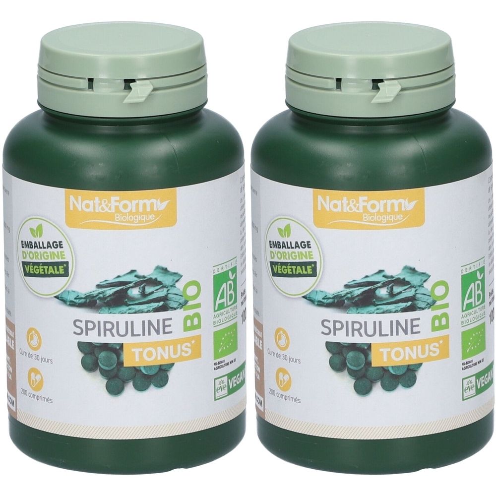 Zwei grüne Flaschen mit grünen Deckeln. Aufschrift: Spiruline Tonus Bio. Label mit AB-Zertifizierung und veganem Logo.