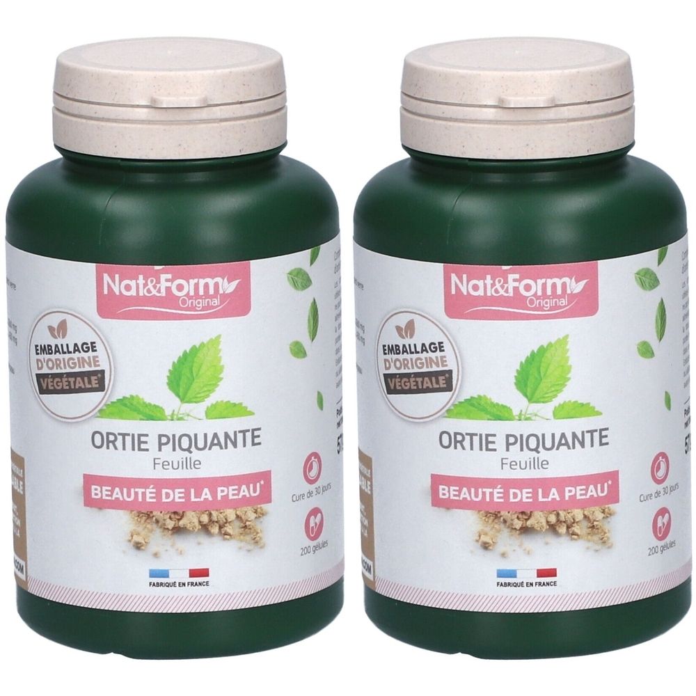 Zwei grüne Flaschen mit Kapseln. Aufschrift: Nat&Form, Ortie Piquante, Beauté de la Peau. Hergestellt in Frankreich.