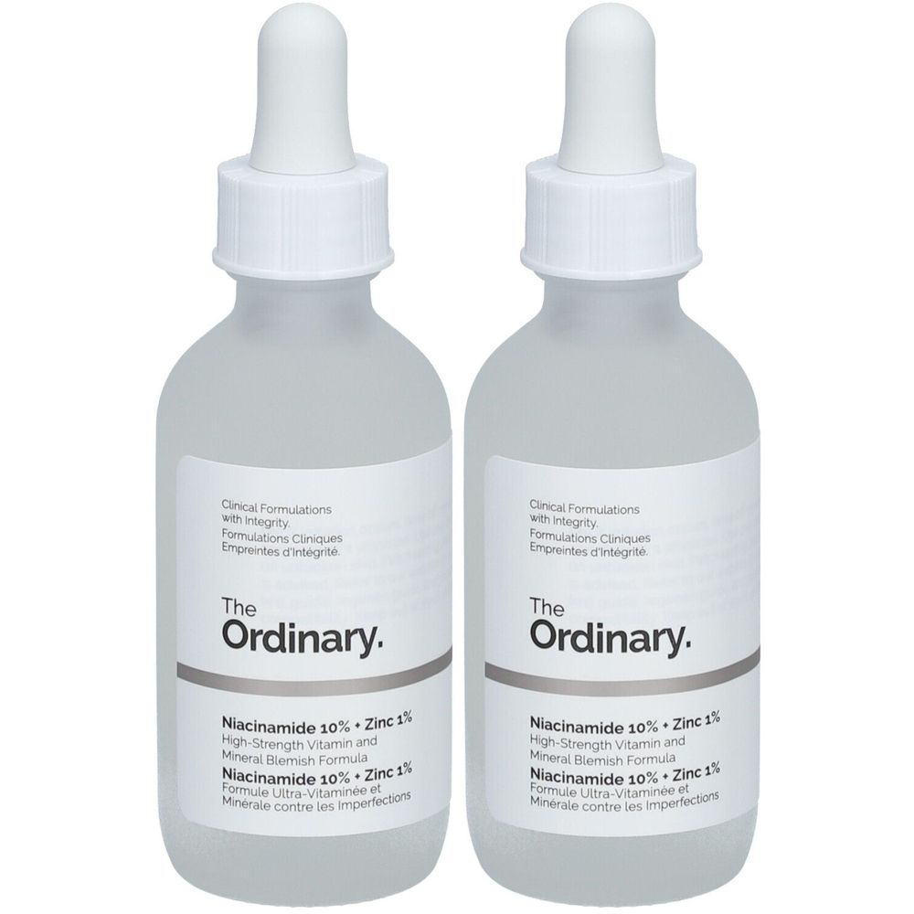 Zwei Flaschen mit Pipettenaufsatz. Auf den Etiketten steht "The Ordinary" und "Niacinamide 10% + Zinc 1%".