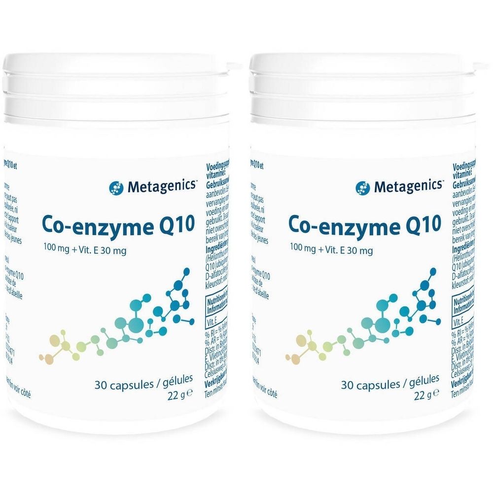 Zwei weiße Dosen mit Etiketten. Auf dem Etikett steht "Metagenics Co-enzyme Q10 100 mg + Vit. E 30 mg".