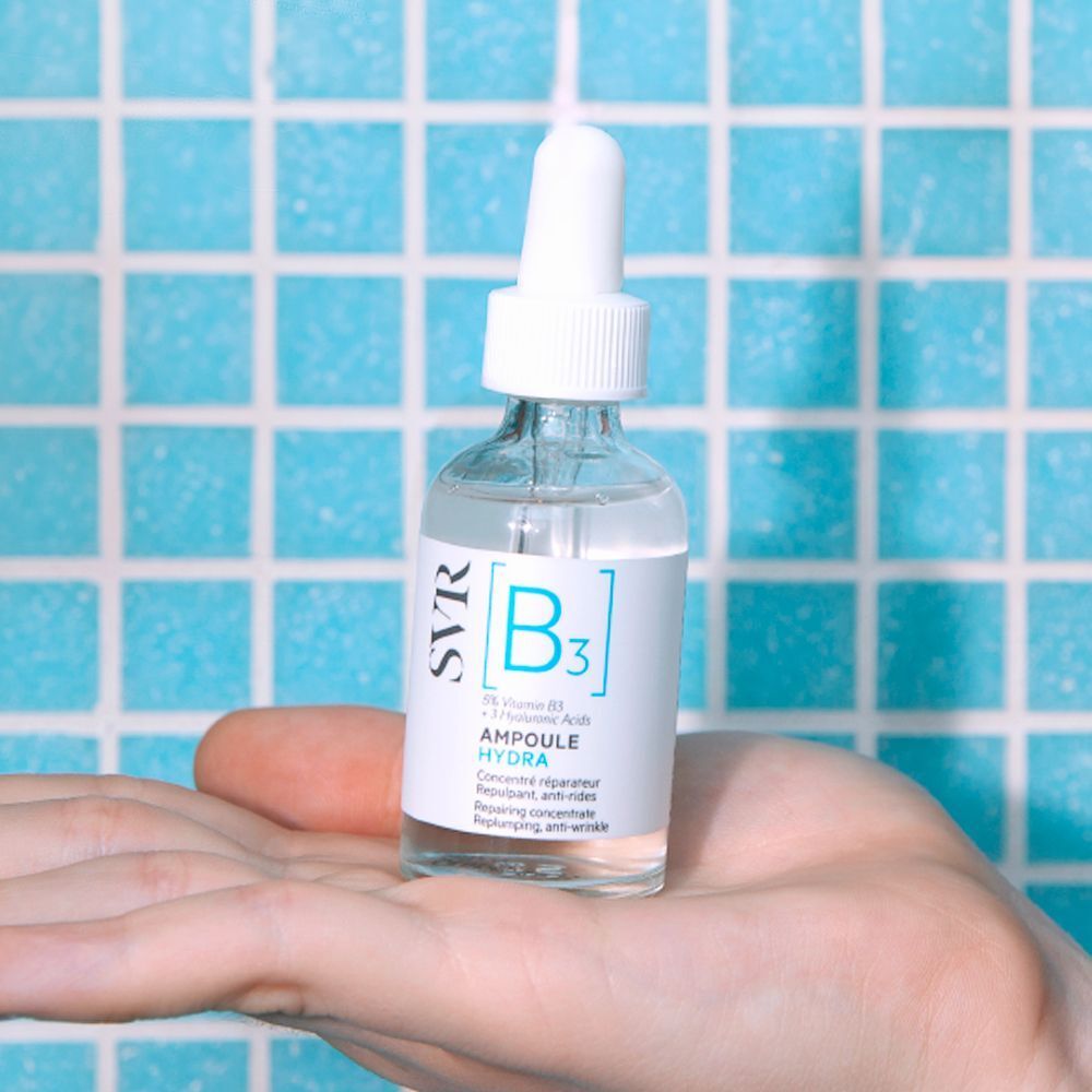 SVR [B3] Ampoule Hydra avec texte. Le texte montre les résultats après application. Fond blanc.